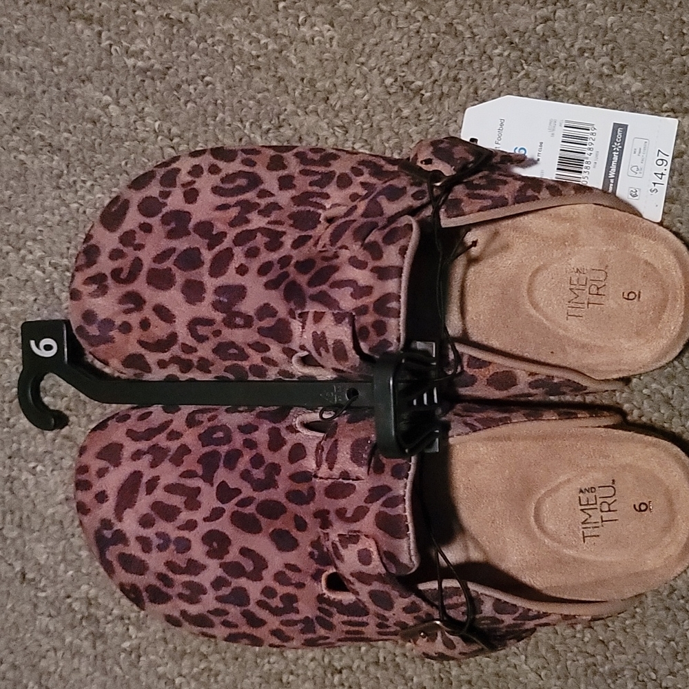 New Clog Shoes Size 6 / Animal print